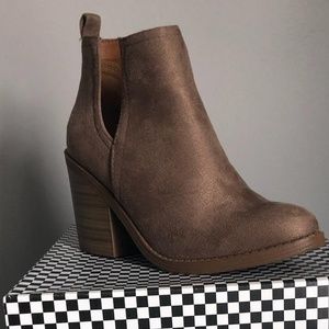 Ankle boots